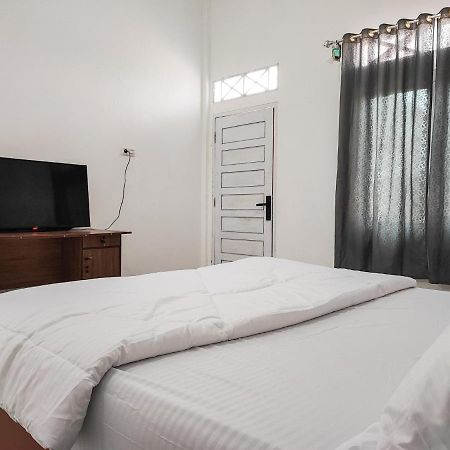 Adela Homestay Syariah Near Universitas Muhammadiyah Jambi Mitra Reddoorz Exterior photo