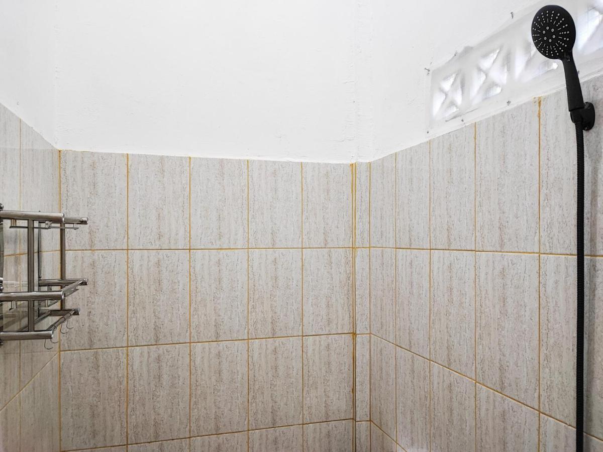 Adela Homestay Syariah Near Universitas Muhammadiyah Jambi Mitra Reddoorz Exterior photo