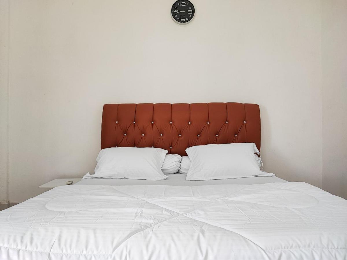 Adela Homestay Syariah Near Universitas Muhammadiyah Jambi Mitra Reddoorz Exterior photo